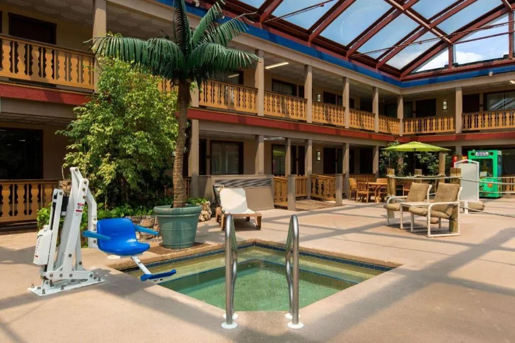 AmericInn by Wyndham La Crosse Riverfront-Conference Center