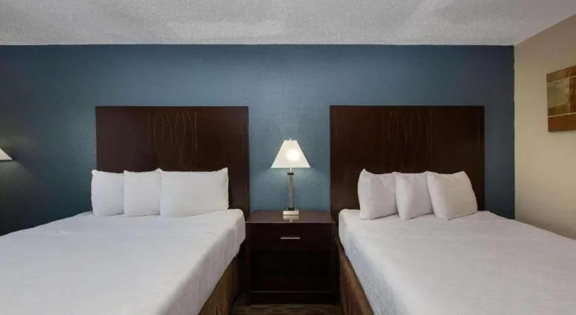 Bed in AmericInn by Wyndham La Crosse Riverfront-Conference Center