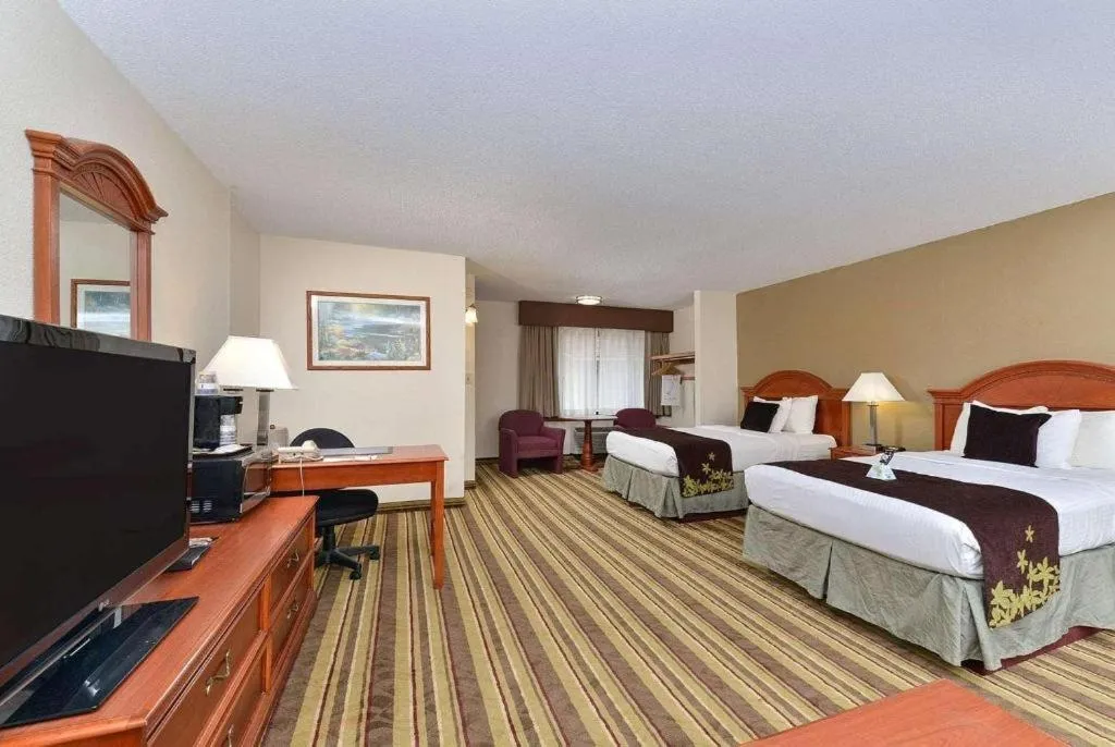 Bed in AmericInn by Wyndham La Crosse Riverfront-Conference Center