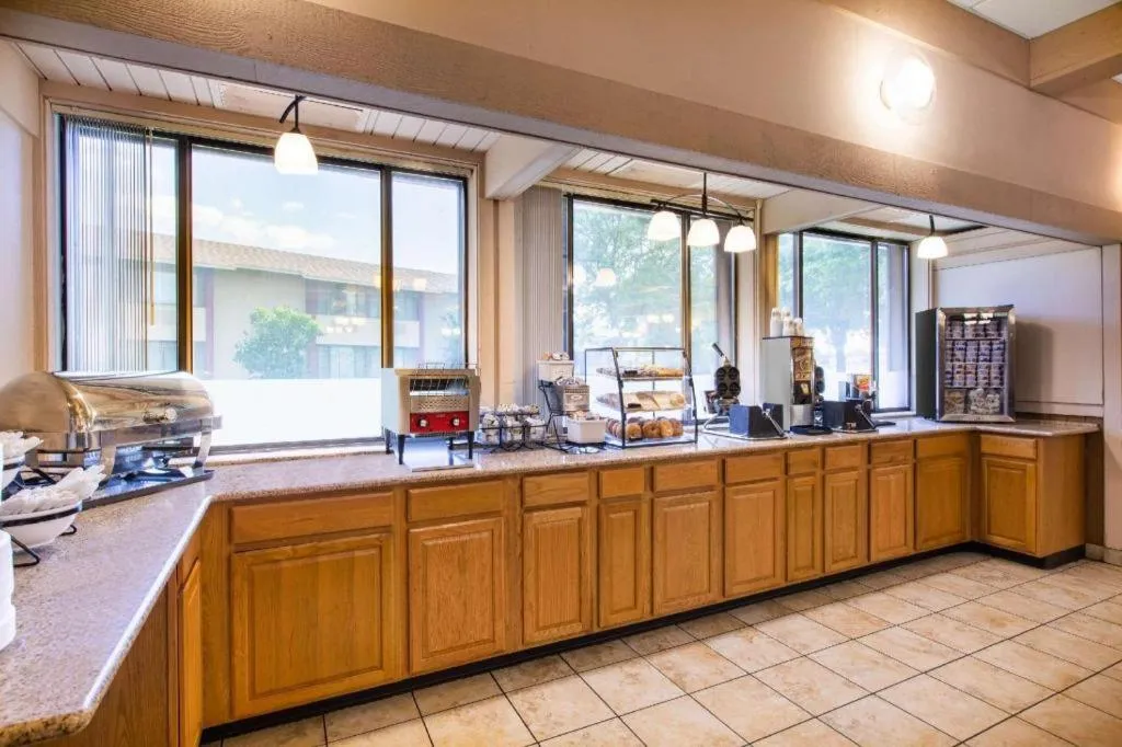 AmericInn by Wyndham La Crosse Riverfront-Conference Center