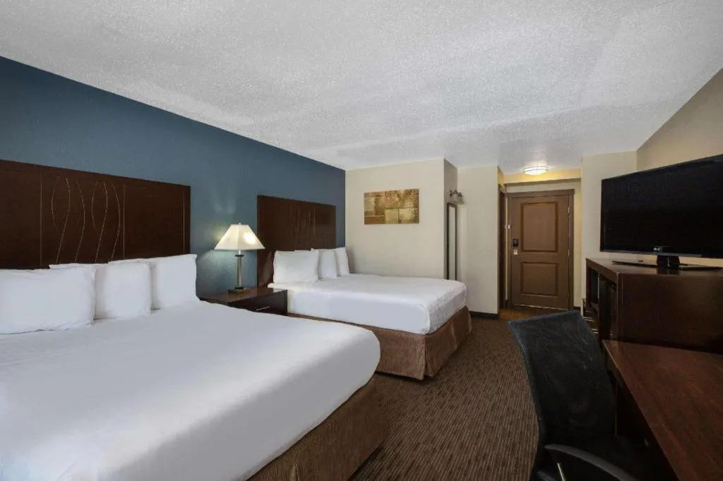 Bed in AmericInn by Wyndham La Crosse Riverfront-Conference Center