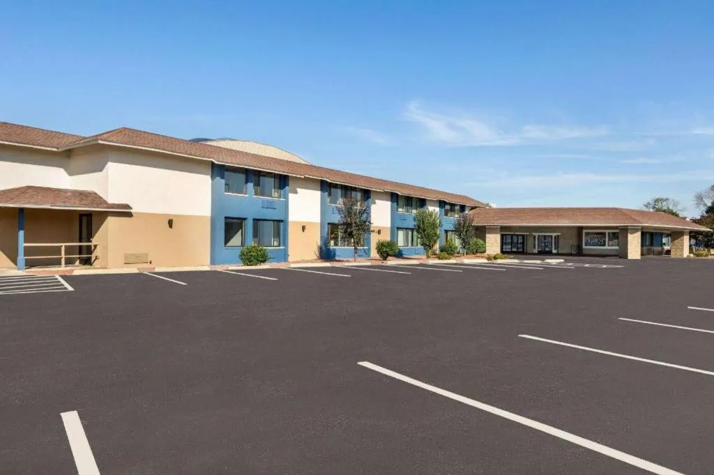 AmericInn by Wyndham La Crosse Riverfront-Conference Center