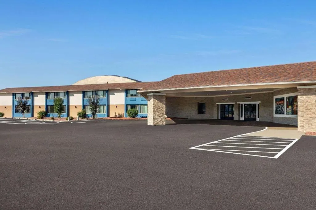 AmericInn by Wyndham La Crosse Riverfront-Conference Center