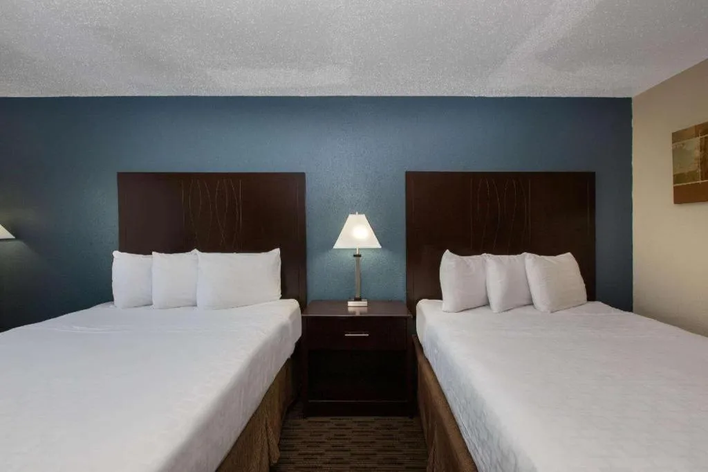 Bed in AmericInn by Wyndham La Crosse Riverfront-Conference Center