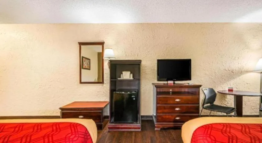 Bed in Econo Lodge Corinth