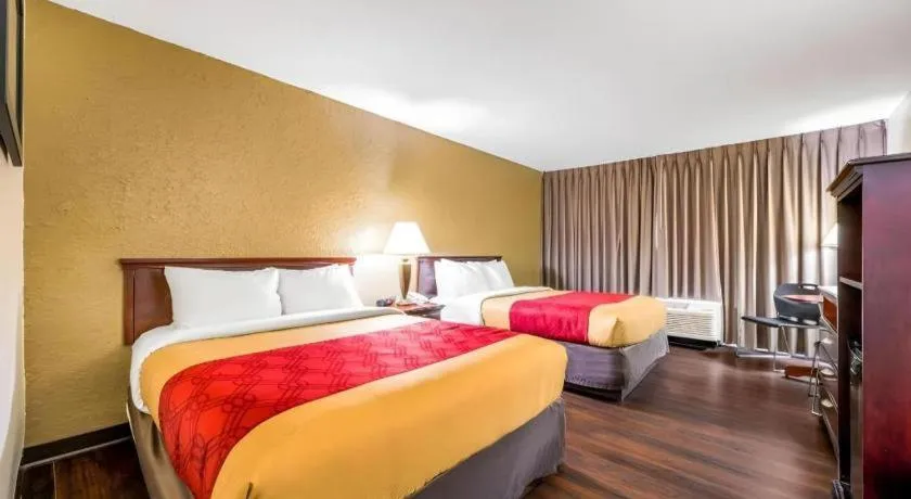 Bed in Econo Lodge Corinth