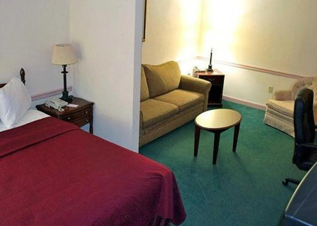 Bed in Rodeway Inn & Suites Myerstown - Lebanon