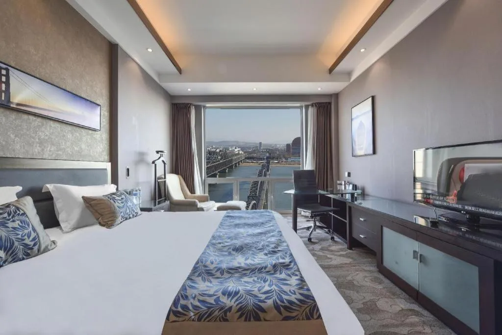 Bed in Dandong Rising Zhonglian Hotel