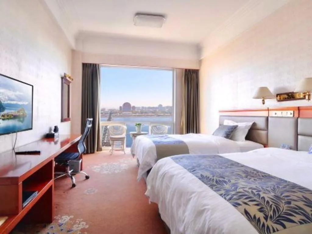 Bed in Dandong Rising Zhonglian Hotel