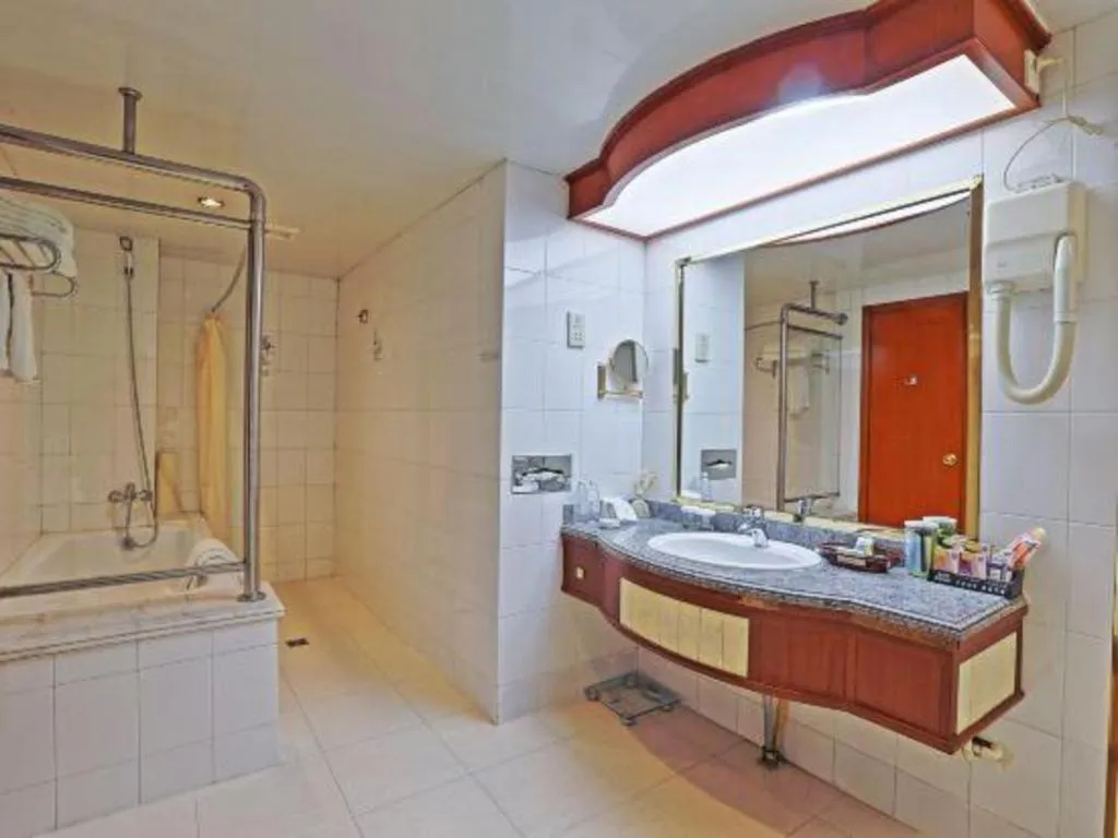 Dandong Rising Zhonglian Hotel