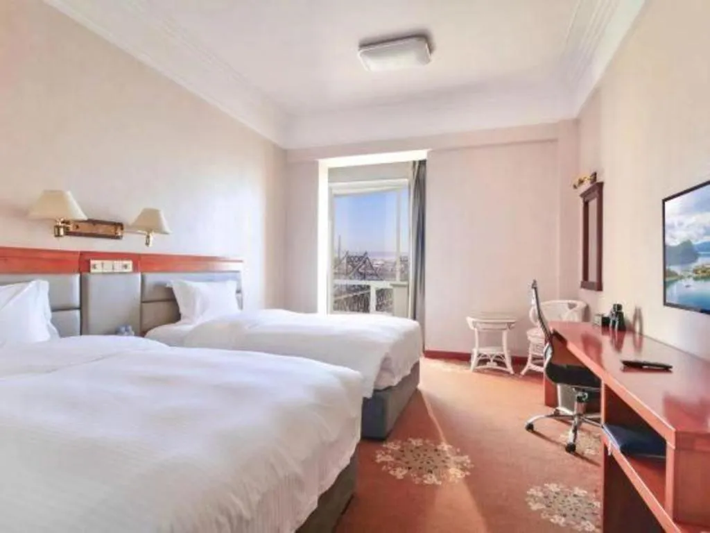 Bed in Dandong Rising Zhonglian Hotel