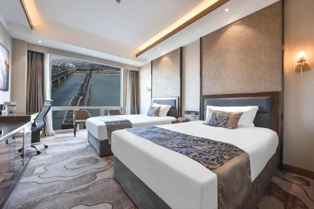 Bed in Dandong Rising Zhonglian Hotel