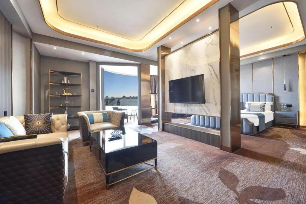 Bed in Dandong Rising Zhonglian Hotel