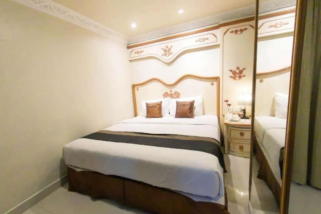 Bed in Amos Cozy Hotel Melawai