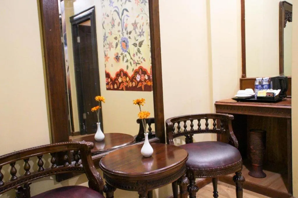 Amos Cozy Hotel Melawai