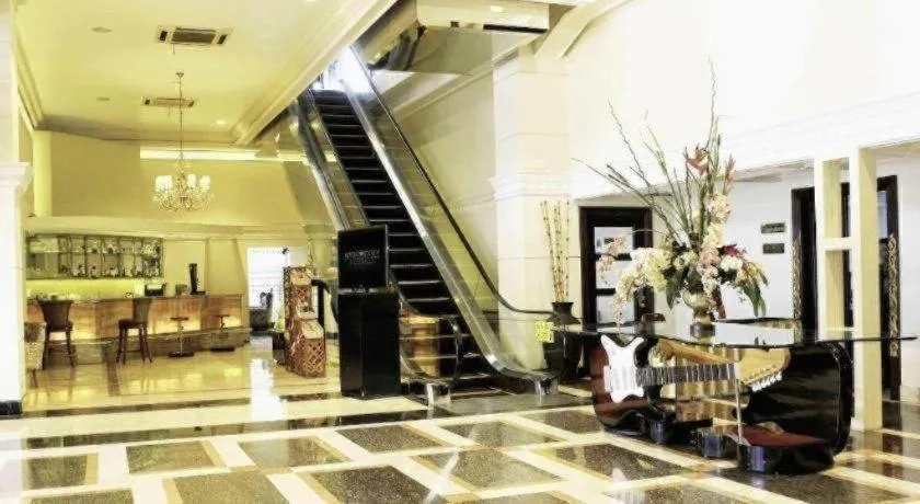 Amos Cozy Hotel Melawai