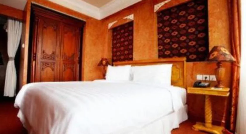 Bed in Amos Cozy Hotel Melawai