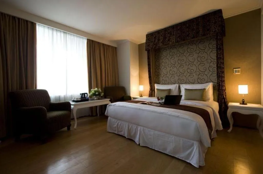 Bed in Amos Cozy Hotel Melawai