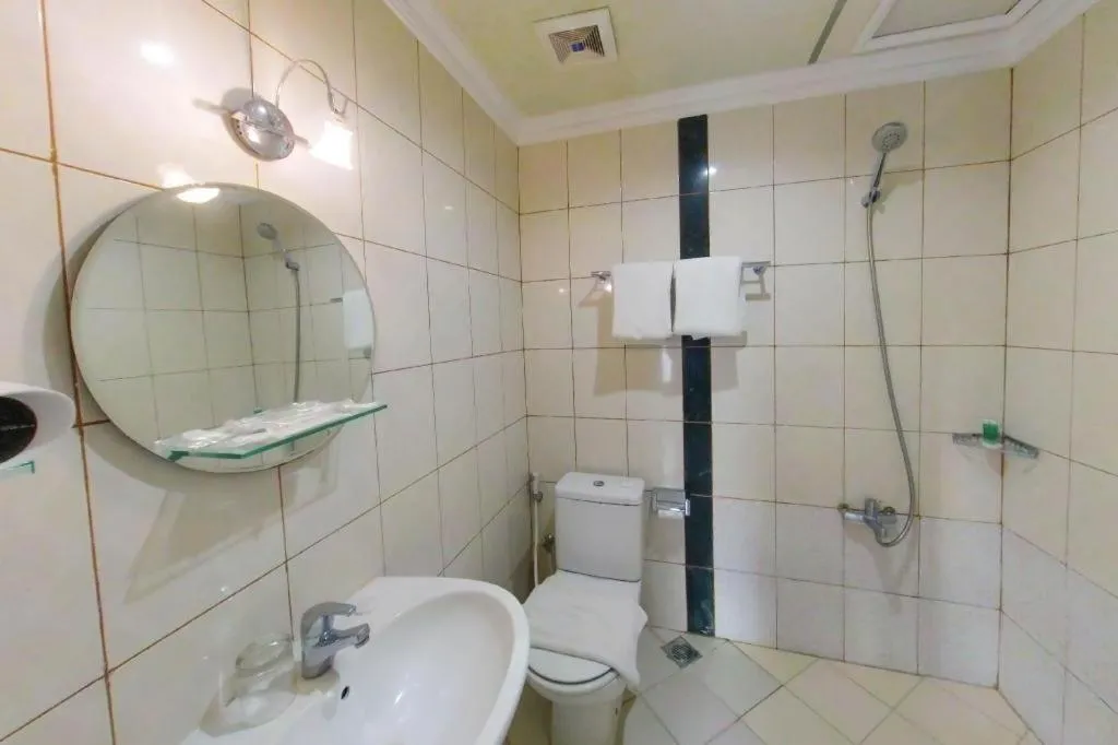 Amos Cozy Hotel Melawai