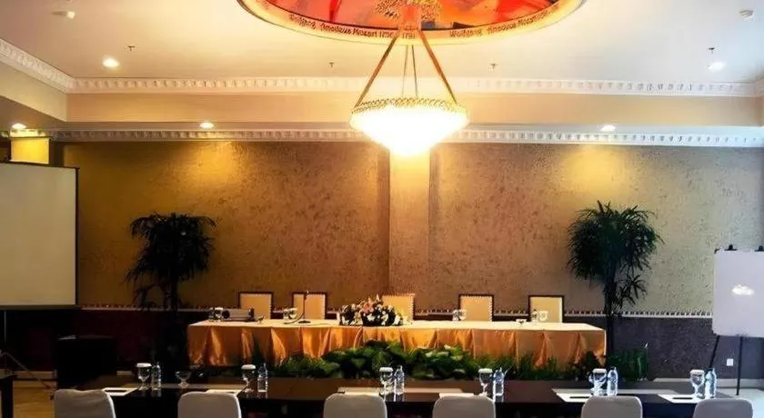 Amos Cozy Hotel Melawai