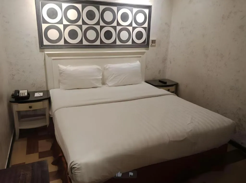 Bed in Amos Cozy Hotel Melawai