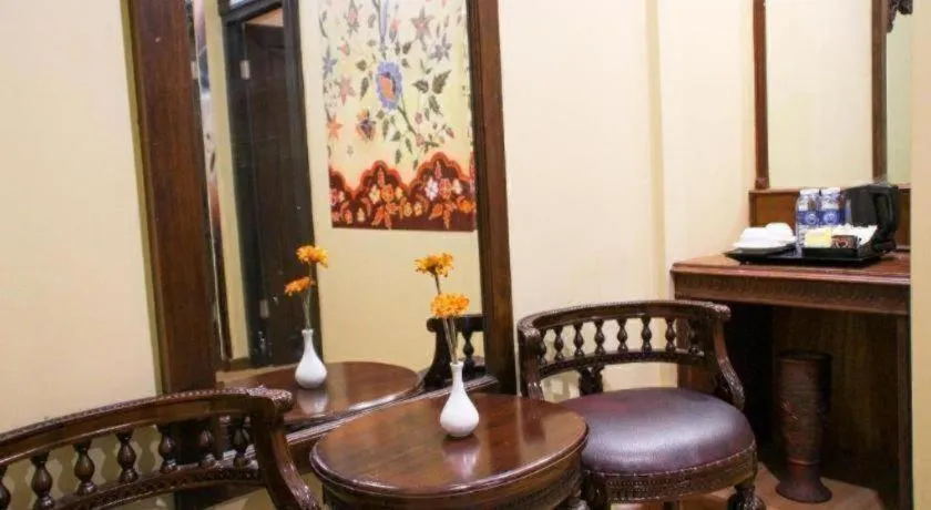 Amos Cozy Hotel Melawai