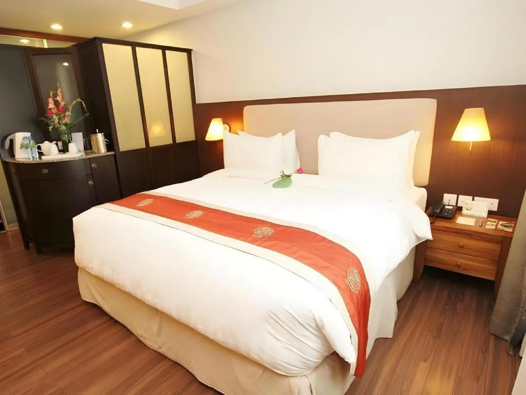 Bed in Plaza Sutera Biru Hotel