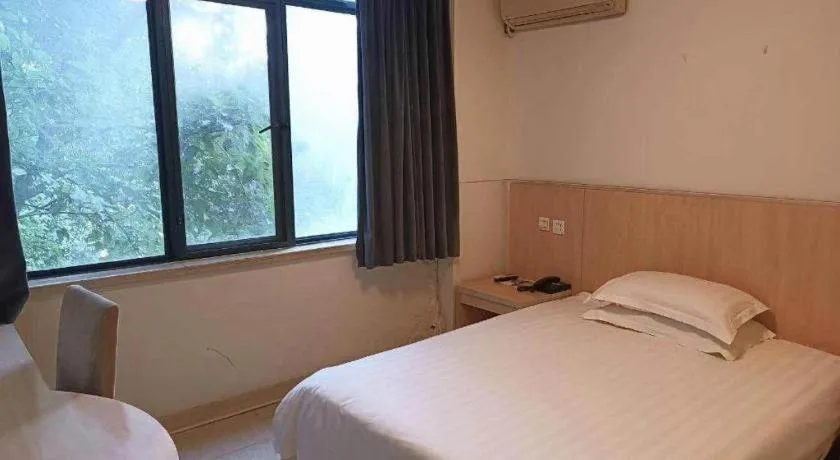 Bed in Jinjiang Inn E'ling Cultural and Creative Second Factory