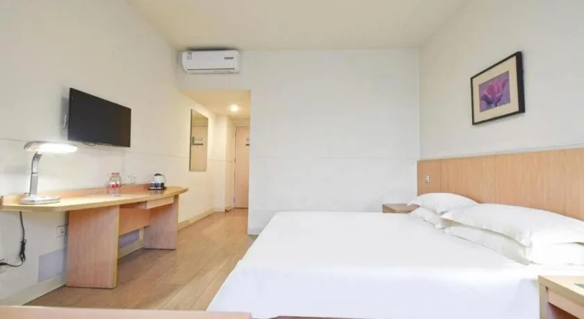 Bed in Jinjiang Inn E'ling Cultural and Creative Second Factory