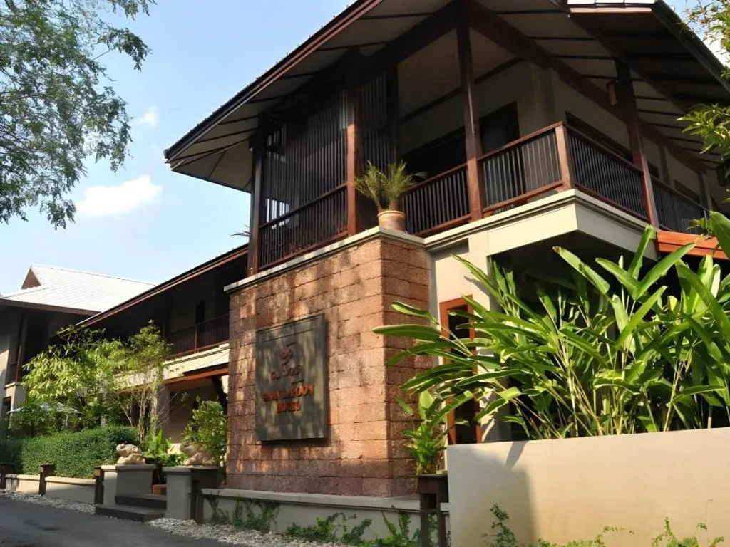 Baan Lapoon Hotel