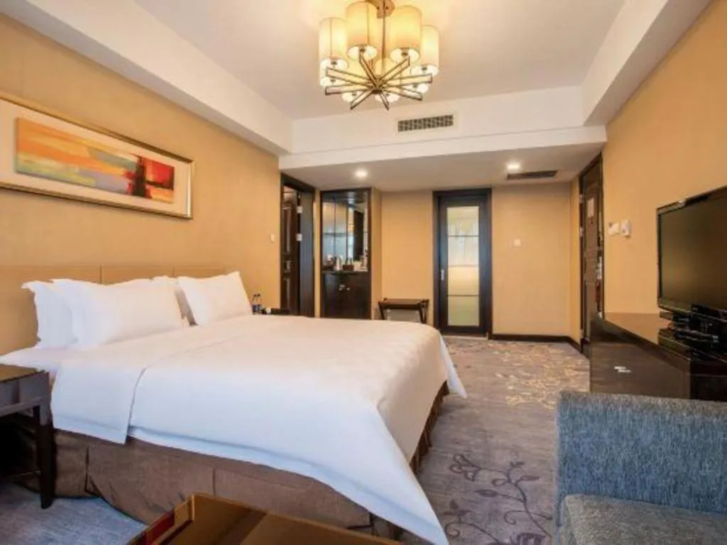 Bed in Zibo Blue Horizon International Hotel