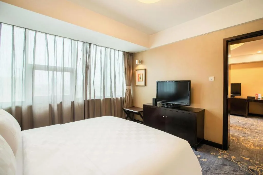 Bed in Zibo Blue Horizon International Hotel