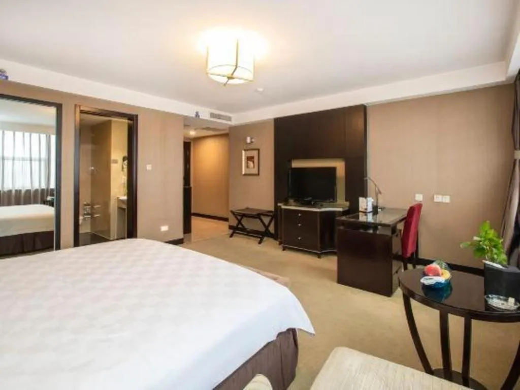 Bed in Zibo Blue Horizon International Hotel