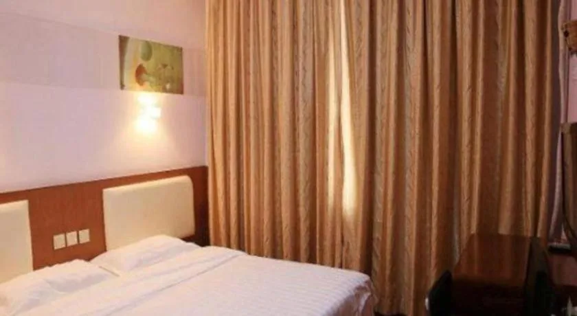 Bed in Super 8 Hotel Beijing International Exhibition Center