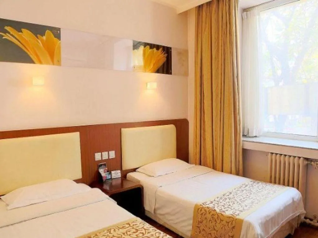 Bed in Super 8 Hotel Beijing International Exhibition Center