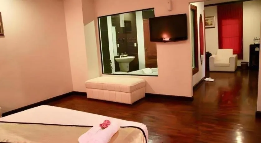 Bed in Cheuang Vanavong 2