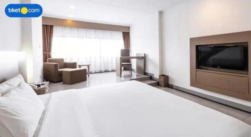 Bed in Danau Toba Hotel International