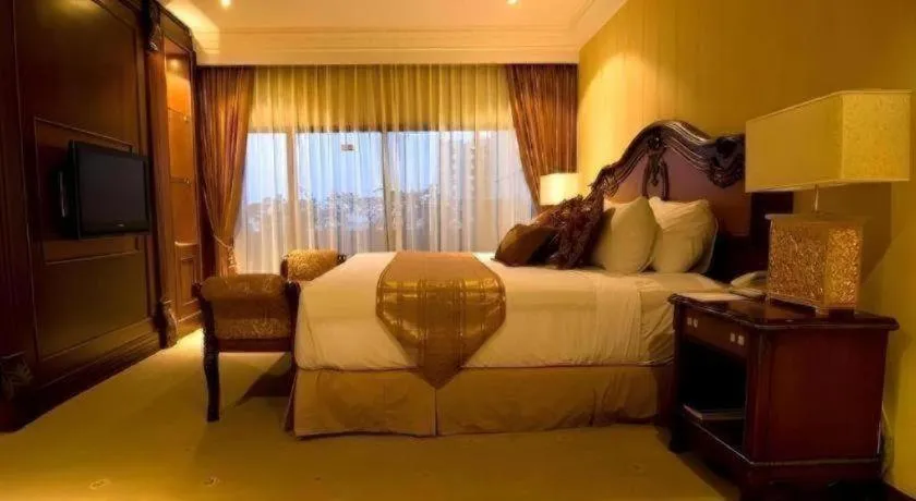 Bed in Danau Toba Hotel International