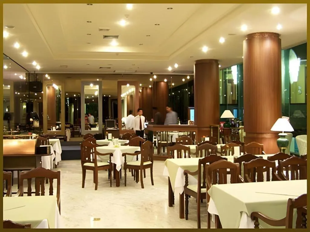 Sri U-Thong Grand Hotel