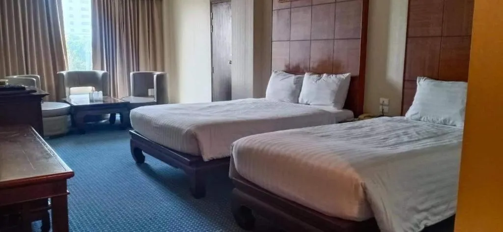 Bed in Sri U-Thong Grand Hotel