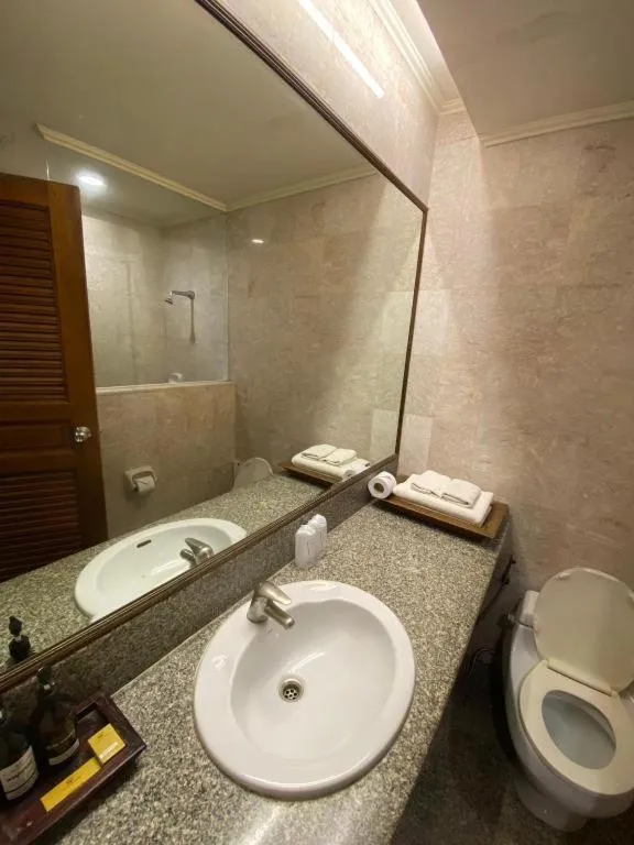 Sri U-Thong Grand Hotel