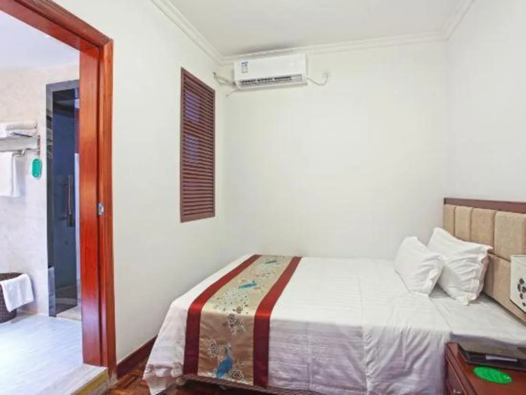 Bed in Nanhai Oil Hotel