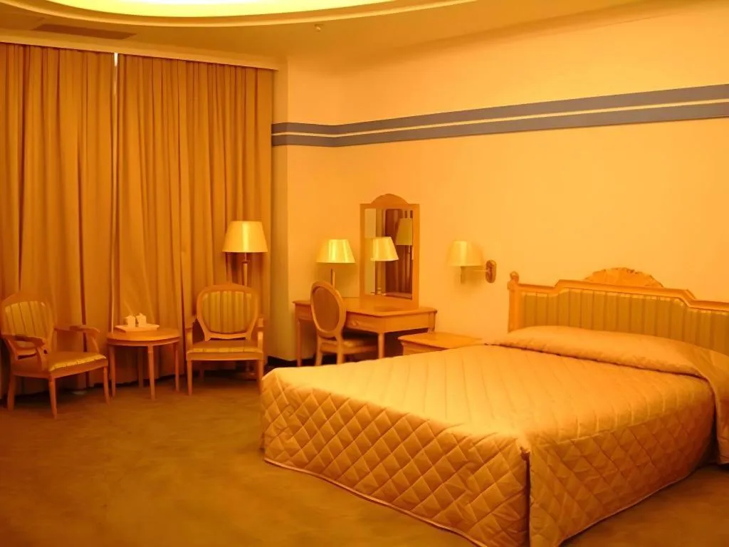 Bed in Nanhai Oil Hotel