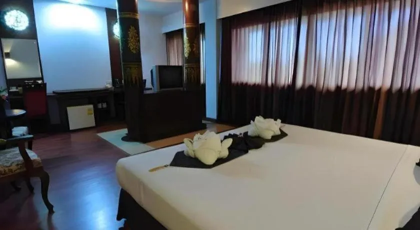 Bed in The Ligor City Hotel