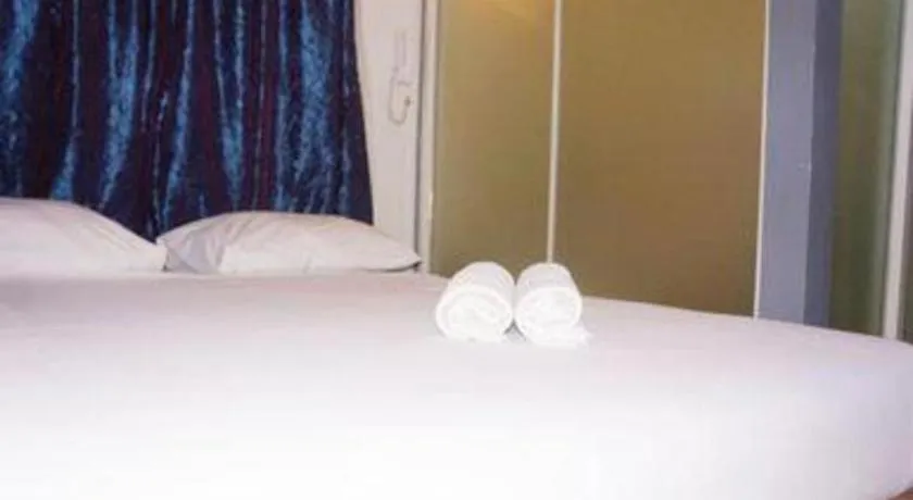 Bed in Win Hotel Blok M