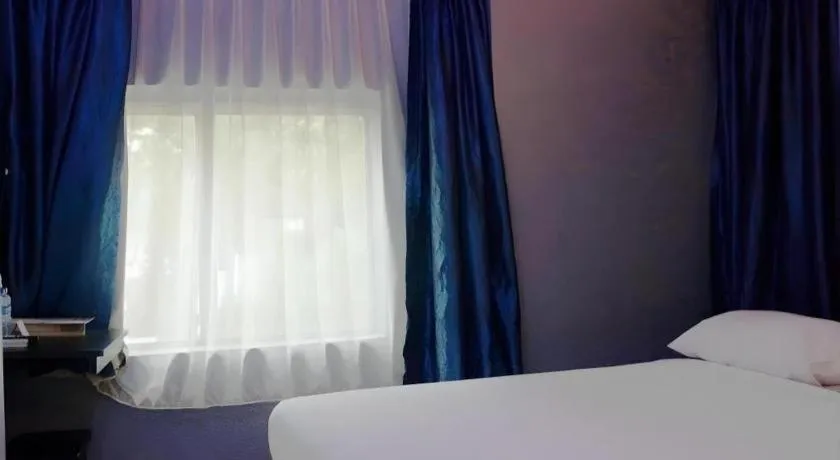 Bed in Win Hotel Blok M