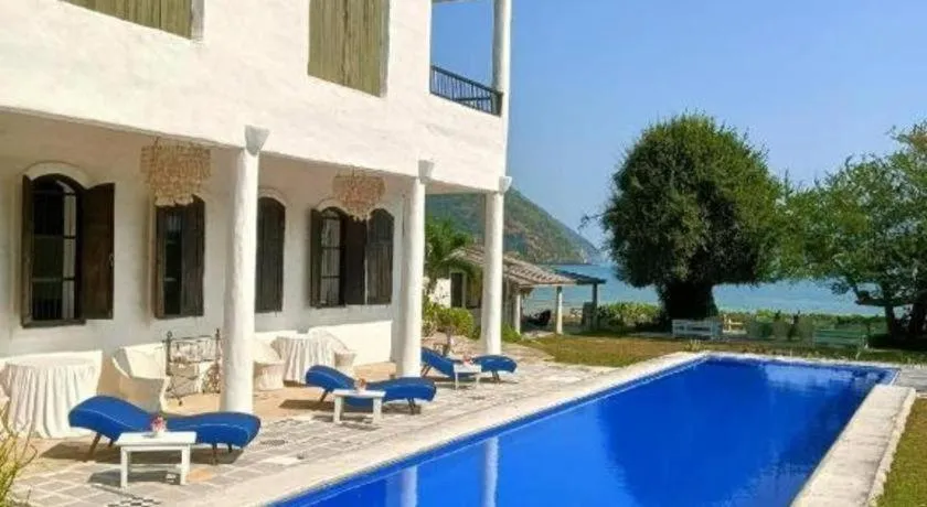 Brassiere Beach Hotel