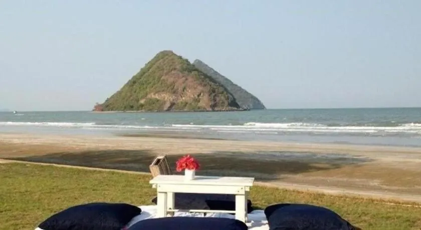 Brassiere Beach Hotel