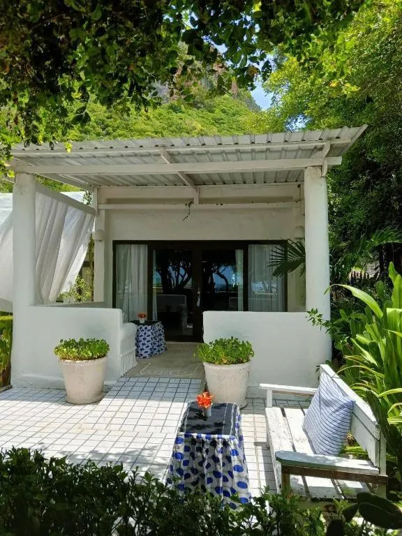 Brassiere Beach Hotel