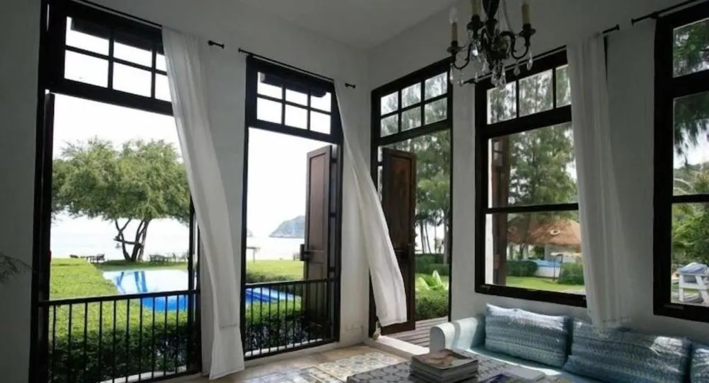 Brassiere Beach Hotel